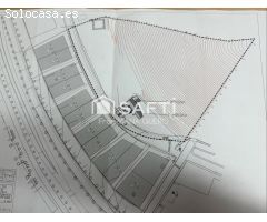 Tu hogar ideal con piscina, jardín y vivero.