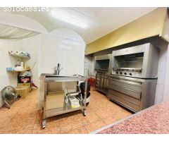 Local comercial con vivienda en segunda planta.