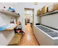 Local comercial con vivienda en segunda planta.