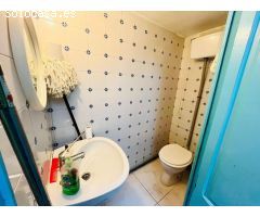 Local comercial con vivienda en segunda planta.
