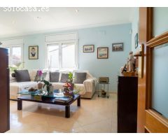 Casa espaciosa con jardín privado