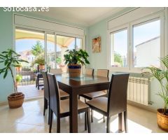 Casa espaciosa con jardín privado