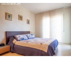 Casa espaciosa con jardín privado