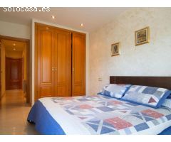 Casa espaciosa con jardín privado