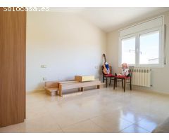 Casa espaciosa con jardín privado