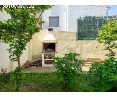 Casa espaciosa con jardín privado