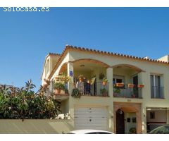 Casa espaciosa con jardín privado