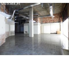 Local comercial esquinero de 742m2 en Manresa