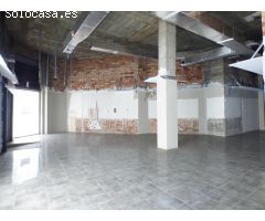 Local comercial esquinero de 742m2 en Manresa
