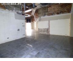 Local comercial esquinero de 742m2 en Manresa