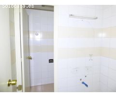 Local comercial esquinero de 742m2 en Manresa