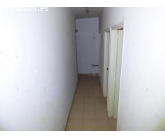 Local comercial esquinero de 742m2 en Manresa