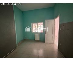 Local comercial en alquiler en plena Avenida Párroco Pablo Díez con mucha visibilidad