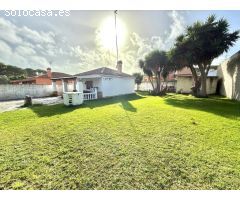 PARCELA DE 966 M2 CON DOS CASAS EN C/ HELENIO, PLAYA DE LA BARROSA