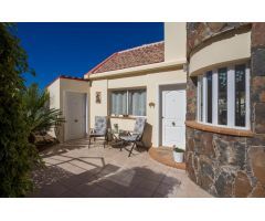 ¡Su villa de ensueño le espera! Espaciosa villa de 3 dormitorios con piscina y ubicación privada.