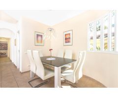 ¡Su villa de ensueño le espera! Espaciosa villa de 3 dormitorios con piscina y ubicación privada.