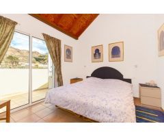 ¡Su villa de ensueño le espera! Espaciosa villa de 3 dormitorios con piscina y ubicación privada.