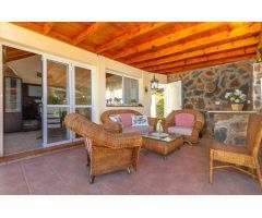 ¡Su villa de ensueño le espera! Espaciosa villa de 3 dormitorios con piscina y ubicación privada.