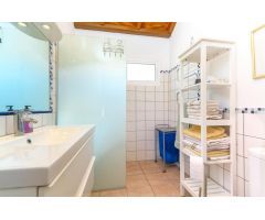 ¡Su villa de ensueño le espera! Espaciosa villa de 3 dormitorios con piscina y ubicación privada.