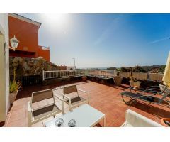 ¡Encantadora villa adosada con 4 dormitorios e increíbles zonas exteriores!