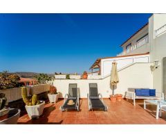 ¡Encantadora villa adosada con 4 dormitorios e increíbles zonas exteriores!