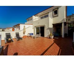 ¡Encantadora villa adosada con 4 dormitorios e increíbles zonas exteriores!