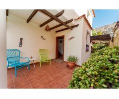 ¡Encantadora villa adosada con 4 dormitorios e increíbles zonas exteriores!