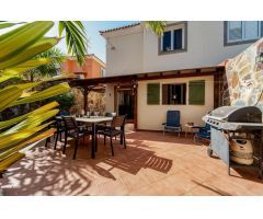 ¡Encantadora villa adosada con 4 dormitorios e increíbles zonas exteriores!