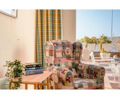 ¡Encantadora villa adosada con 4 dormitorios e increíbles zonas exteriores!