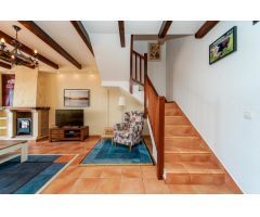 ¡Encantadora villa adosada con 4 dormitorios e increíbles zonas exteriores!