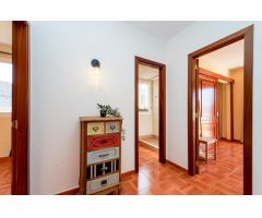 ¡Encantadora villa adosada con 4 dormitorios e increíbles zonas exteriores!