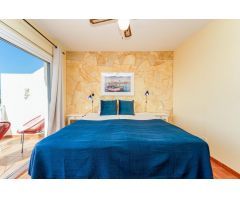 ¡Encantadora villa adosada con 4 dormitorios e increíbles zonas exteriores!