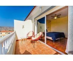 ¡Encantadora villa adosada con 4 dormitorios e increíbles zonas exteriores!
