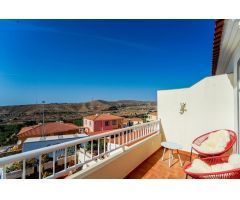 ¡Encantadora villa adosada con 4 dormitorios e increíbles zonas exteriores!