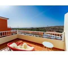 ¡Encantadora villa adosada con 4 dormitorios e increíbles zonas exteriores!
