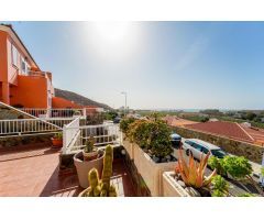 ¡Encantadora villa adosada con 4 dormitorios e increíbles zonas exteriores!