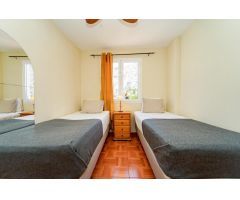 ¡Encantadora villa adosada con 4 dormitorios e increíbles zonas exteriores!