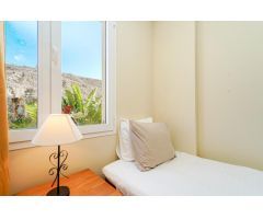 ¡Encantadora villa adosada con 4 dormitorios e increíbles zonas exteriores!