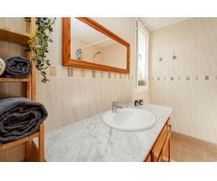¡Encantadora villa adosada con 4 dormitorios e increíbles zonas exteriores!