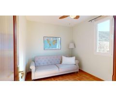 ¡Encantadora villa adosada con 4 dormitorios e increíbles zonas exteriores!