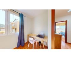 ¡Encantadora villa adosada con 4 dormitorios e increíbles zonas exteriores!