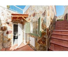 ¡Encantadora villa adosada con 4 dormitorios e increíbles zonas exteriores!