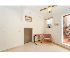 ¡Encantadora villa adosada con 4 dormitorios e increíbles zonas exteriores!