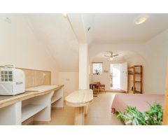 ¡Encantadora villa adosada con 4 dormitorios e increíbles zonas exteriores!
