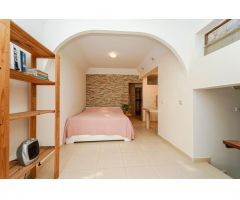 ¡Encantadora villa adosada con 4 dormitorios e increíbles zonas exteriores!