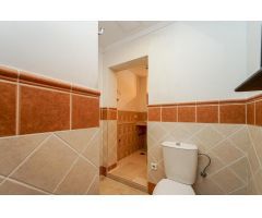 ¡Encantadora villa adosada con 4 dormitorios e increíbles zonas exteriores!