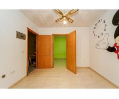 ¡Encantadora villa adosada con 4 dormitorios e increíbles zonas exteriores!