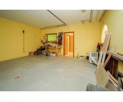 ¡Encantadora villa adosada con 4 dormitorios e increíbles zonas exteriores!