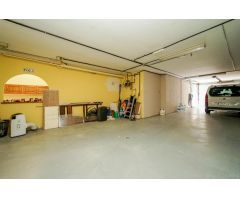 ¡Encantadora villa adosada con 4 dormitorios e increíbles zonas exteriores!