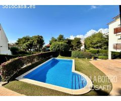 Tu Nuevo Hogar a Minutos del Mar en la Urbanización Levantina de Sitges.